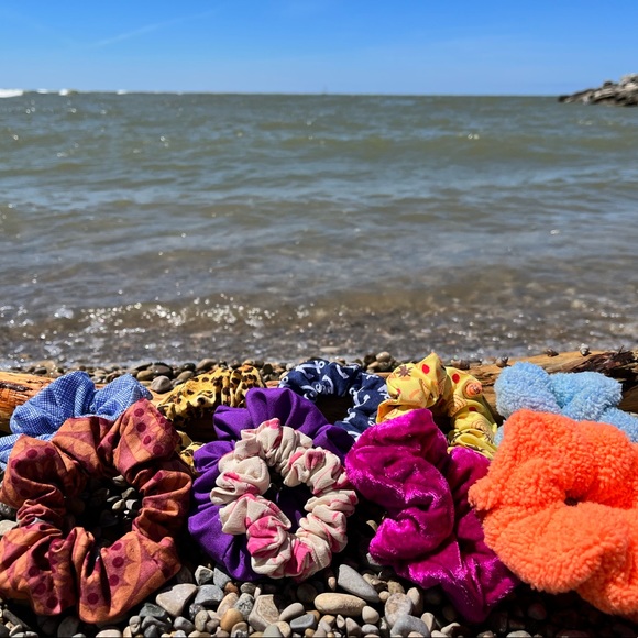 3 for $12 HANDMADE scrunchies ♥️💙🤍🧡🎀💚 - Picture 1 of 4